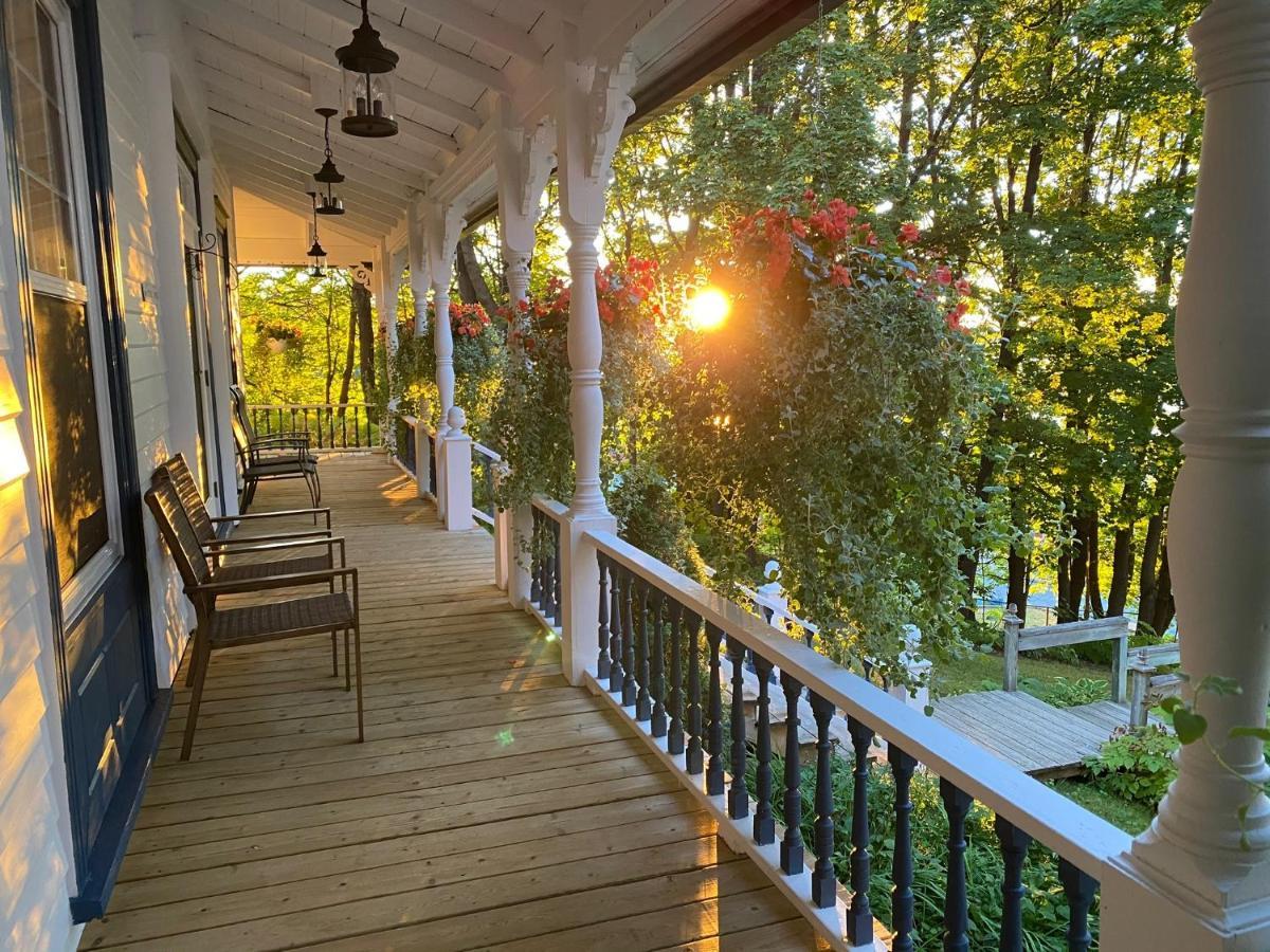 Auberge Sous Les Arbres Gaspé エクステリア 写真