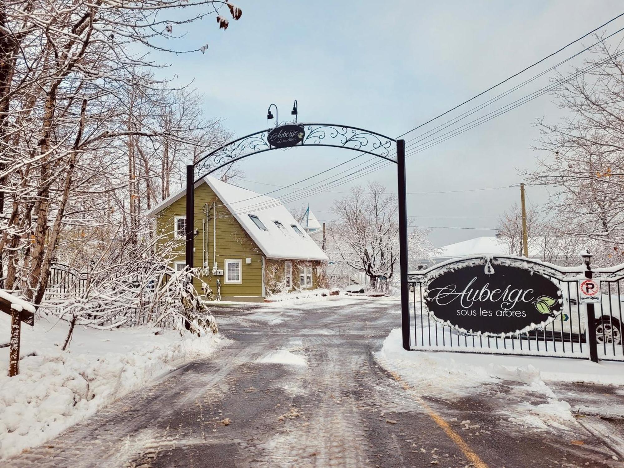 Auberge Sous Les Arbres Gaspé エクステリア 写真