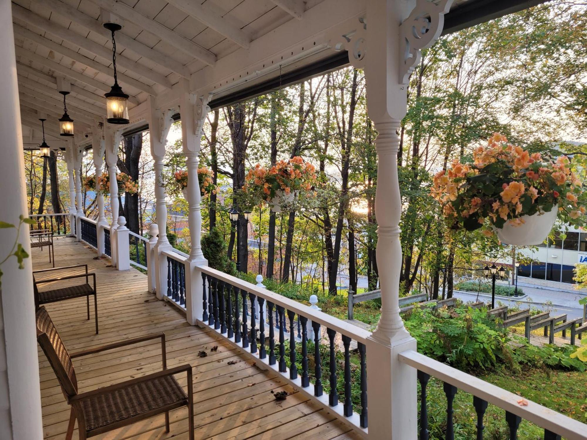 Auberge Sous Les Arbres Gaspé エクステリア 写真
