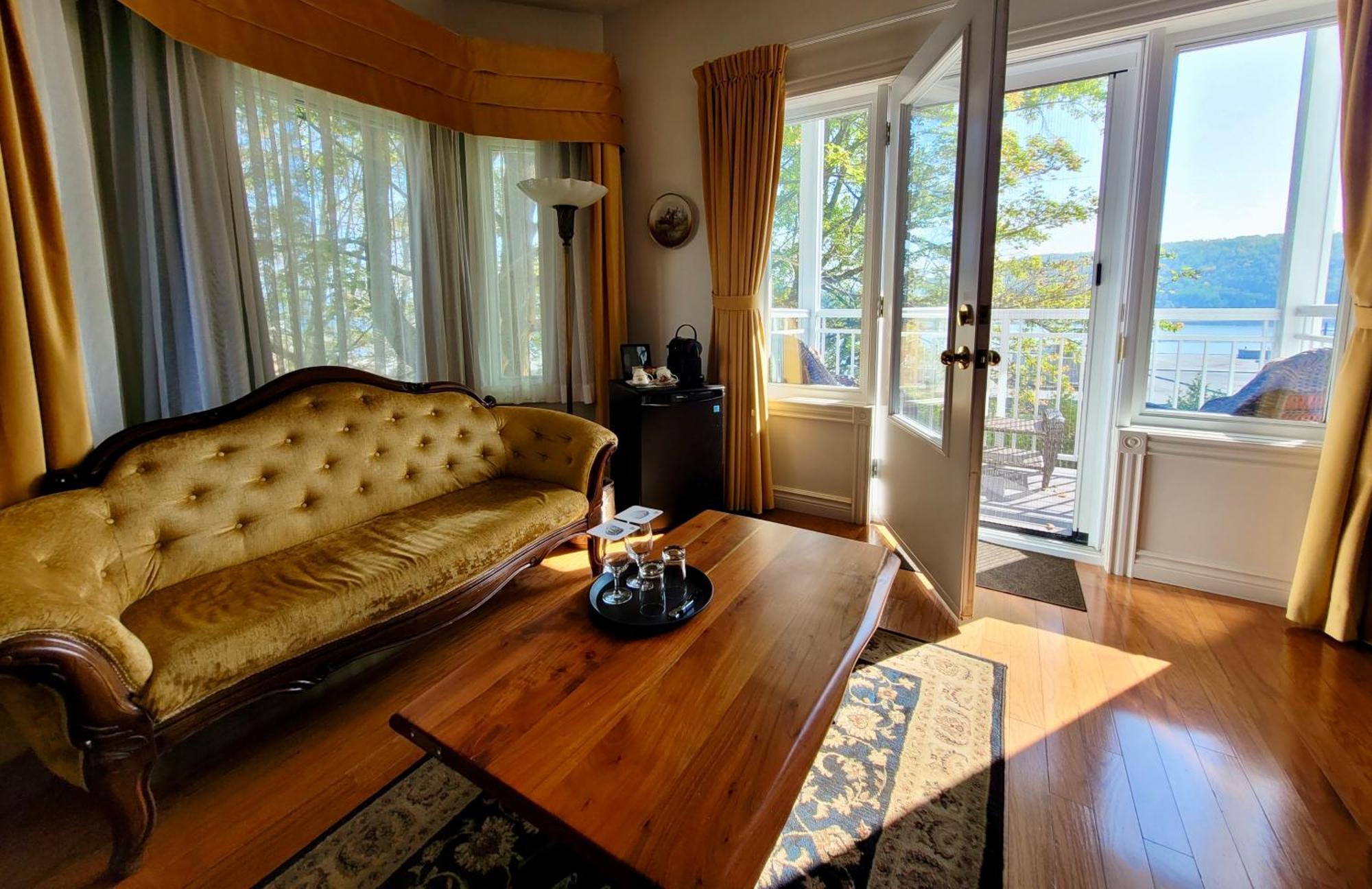 Auberge Sous Les Arbres Gaspé エクステリア 写真