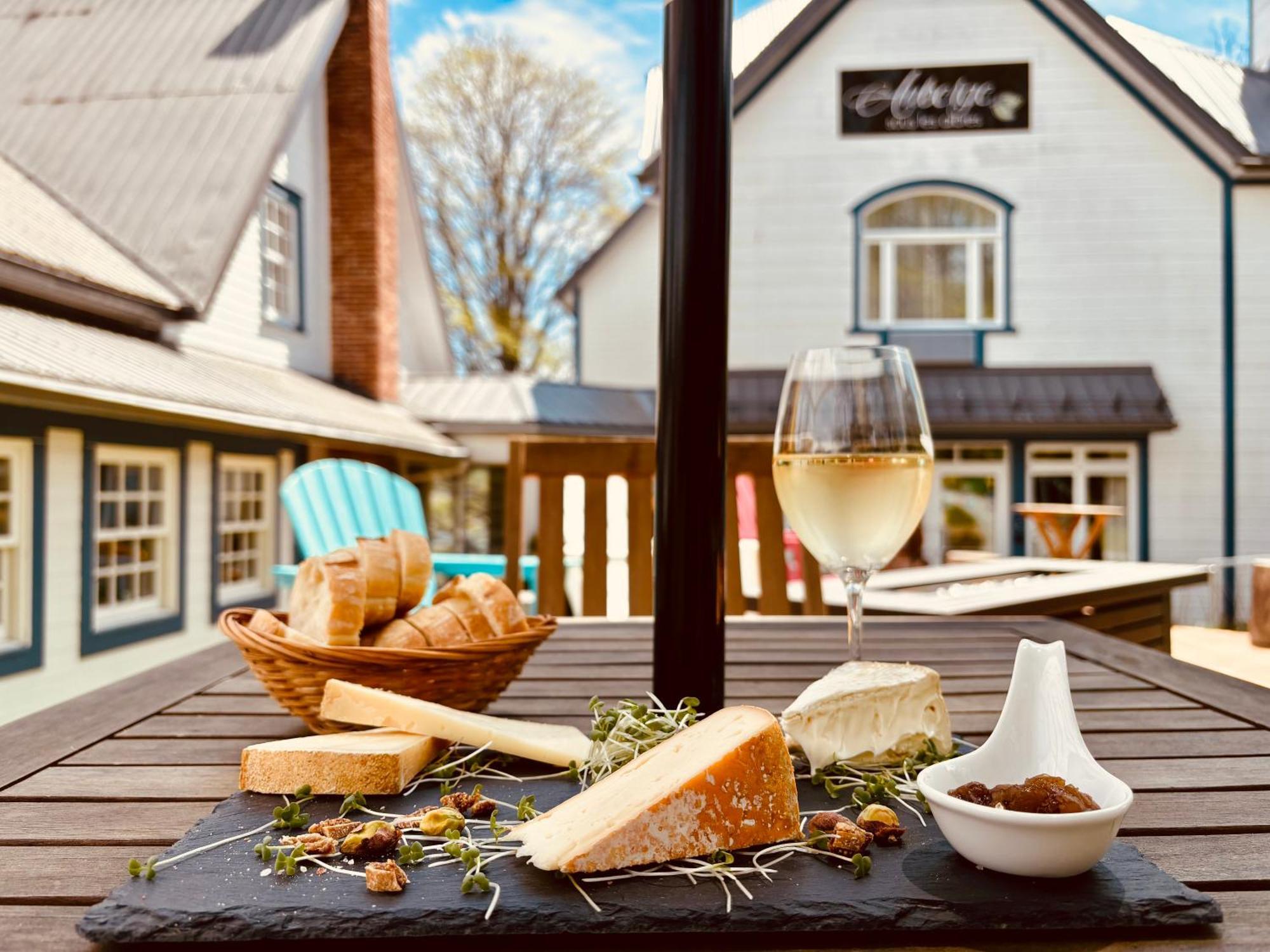 Auberge Sous Les Arbres Gaspé エクステリア 写真