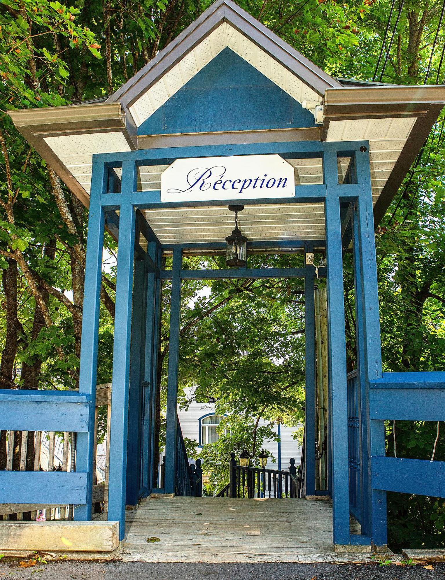 Auberge Sous Les Arbres Gaspé エクステリア 写真