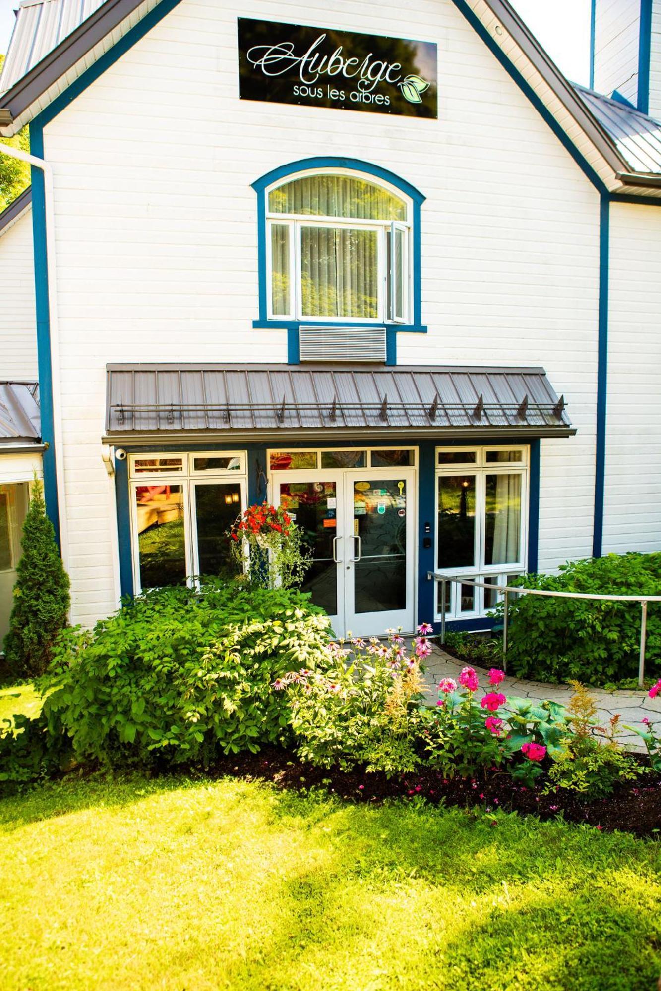 Auberge Sous Les Arbres Gaspé エクステリア 写真