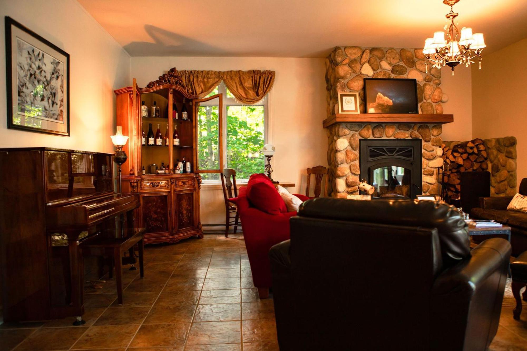 Auberge Sous Les Arbres Gaspé エクステリア 写真